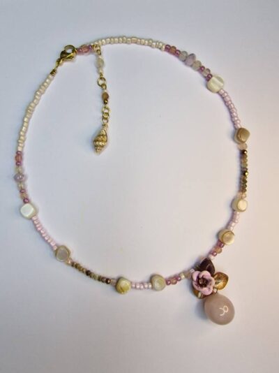 Collier rose beige