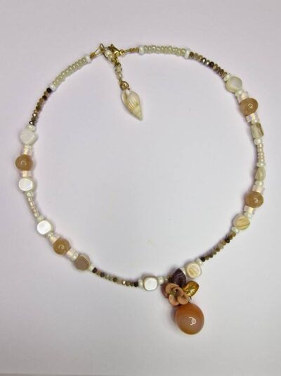 Collier beige