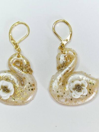 Boucles d'oreilles élégantes en forme de cygne blanc