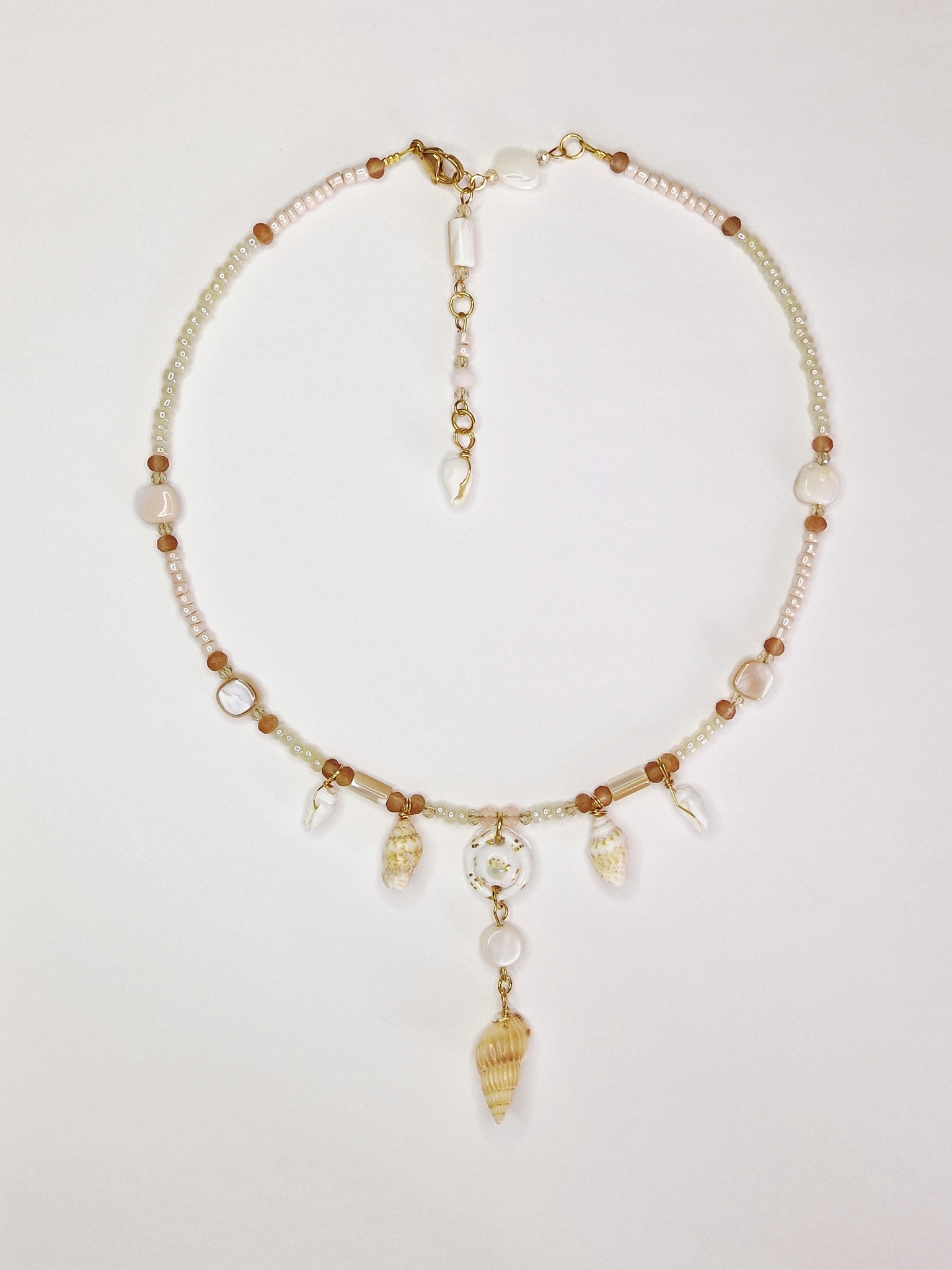 collier court coquillage