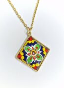 Pendentif multicolore