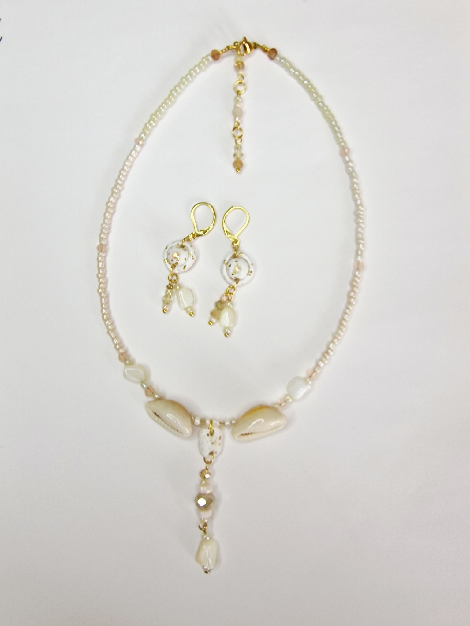 collier court coquillages